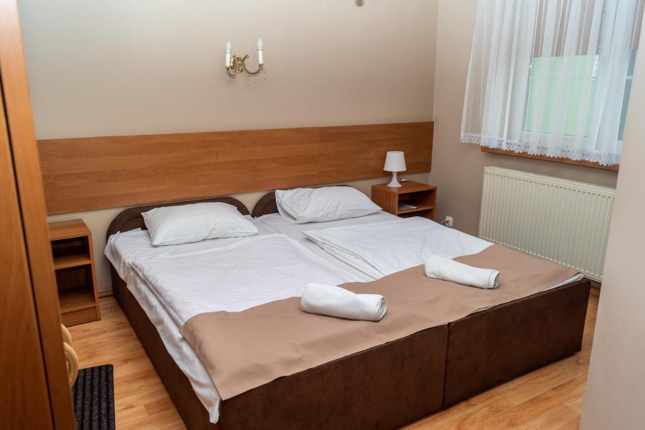 Dworek Zacisze Września Exterior foto